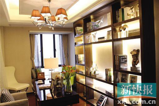 玻璃与柜体的虚实结合很有味道